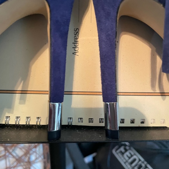 GUESS - Picture 10 of 12